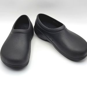 CROCS ON-THE-CLOCK LITERIDE WORK SLIP-ON.‎ SIZE W-10 M-8. S1010
